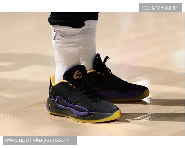 东契奇球鞋铭刻女儿名字感恩女儿是生命中最珍贵的礼物